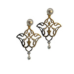 Load image into Gallery viewer, gold earrings Calligraphy with pearl