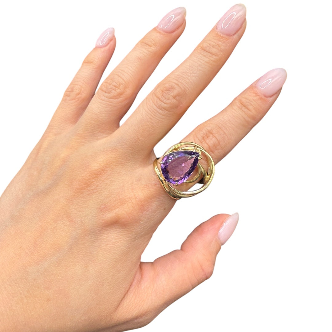 gold ring with amethyst stone
