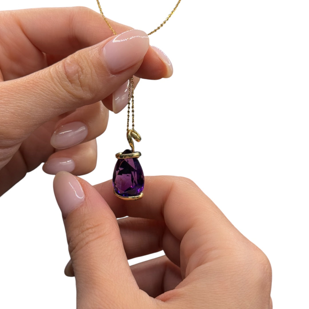 gold pendant with amethyst