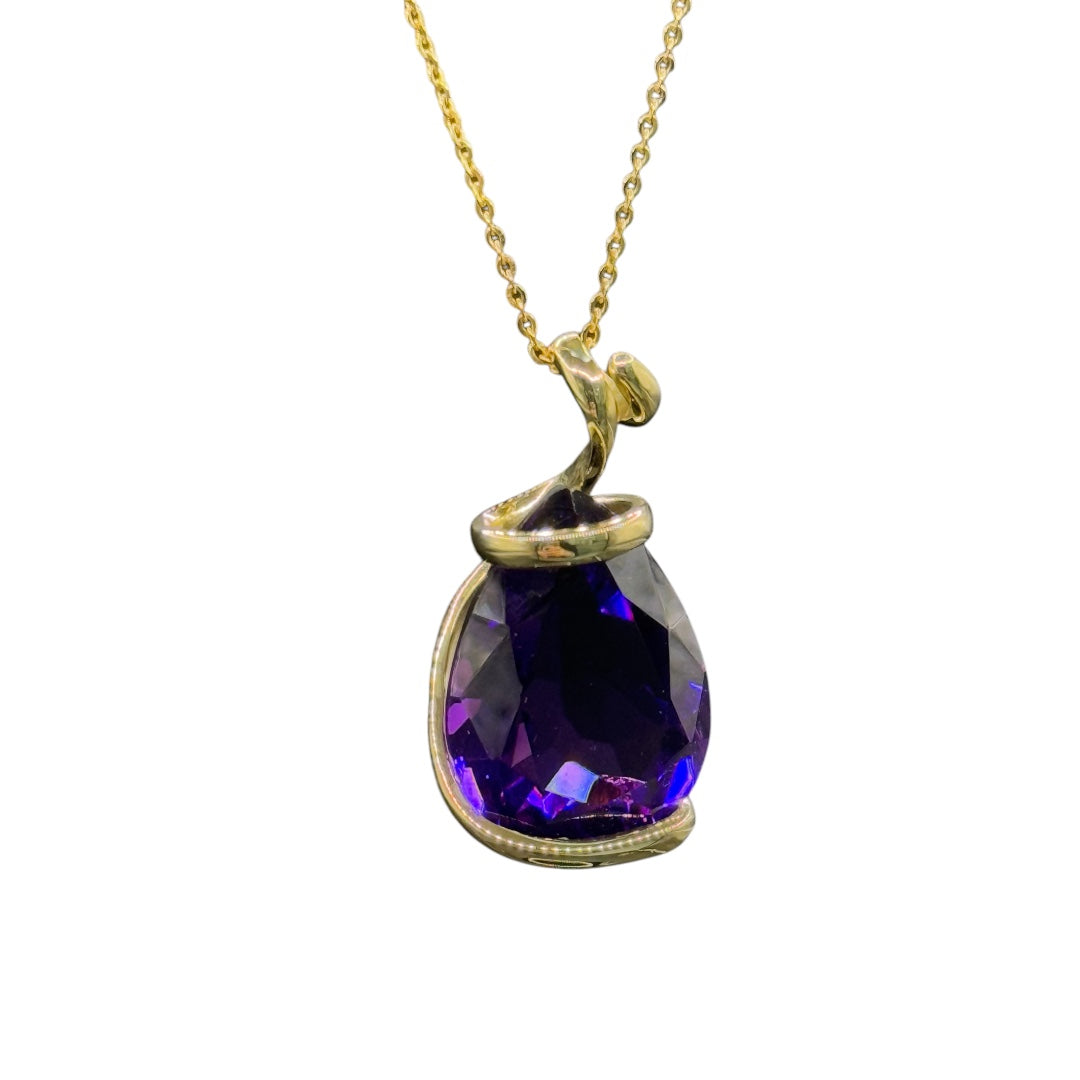 gold pendant with amethyst
