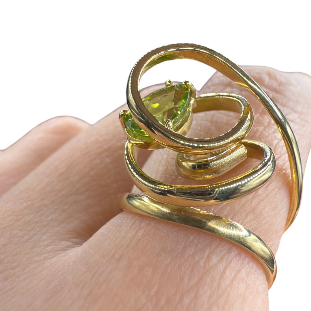 gold ring with peridot