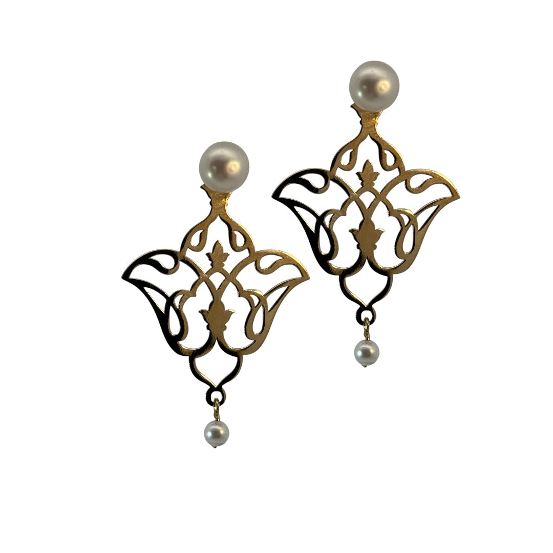 gold earrings Calligraphy with pearl
